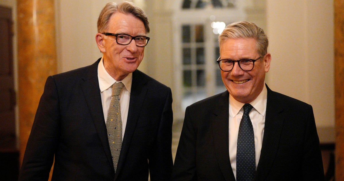 Premierul Keir Starmer își exprimă încrederea în Lord Peter Mandelson, în ciuda controversei privind legătura acestuia cu finanțatorul condamnat Jeffrey Epstein