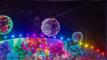 Coldplay au sărbătorit încheierea seriei lor record de 10 concerte la Wembley Stadium. 13 milioane de bilete au fost vândute