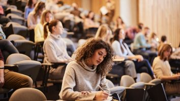 Universitățile din străinătate acordă burse în valoare de 1,2 milioane de euro pentru elevii români