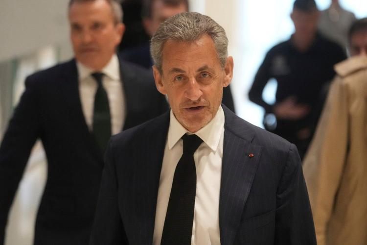 Nicolas Sarkozy a fost condamnat la 5 ani de închisoare. A fost găsit vinovat de conspirație criminală în dosarul privind finanțarea libiană a campaniei din 2007