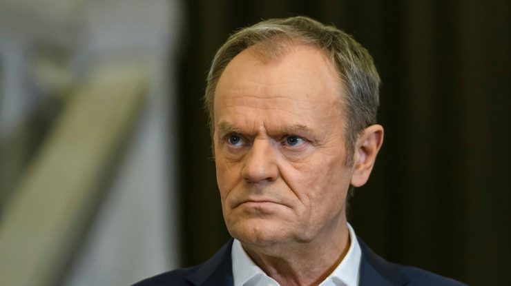Donald Tusk afirmă că spațiul aerian polonez a fost încălcat de „un număr mare de drone rusești”: „Unele sunt o amenințare directă”