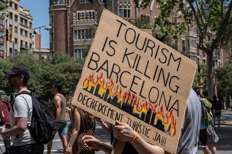 Spania retrage 53.000 de apartamente turistice ilegale. Vor fi transformate în locuințe pentru tineri și familii