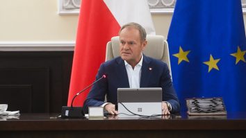 Polonia a neutralizat o dronă care zbura deasupra clădirilor guvernamentale, anunță Donald Tusk