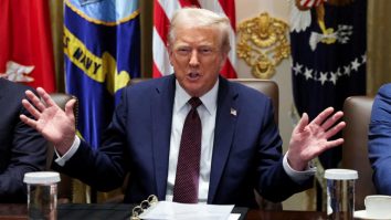 Donald Trump le cere susținătorilor săi 15 dolari pentru a ajunge în Rai: „Dumnezeu m-a salvat ca să fac America mare din nou”