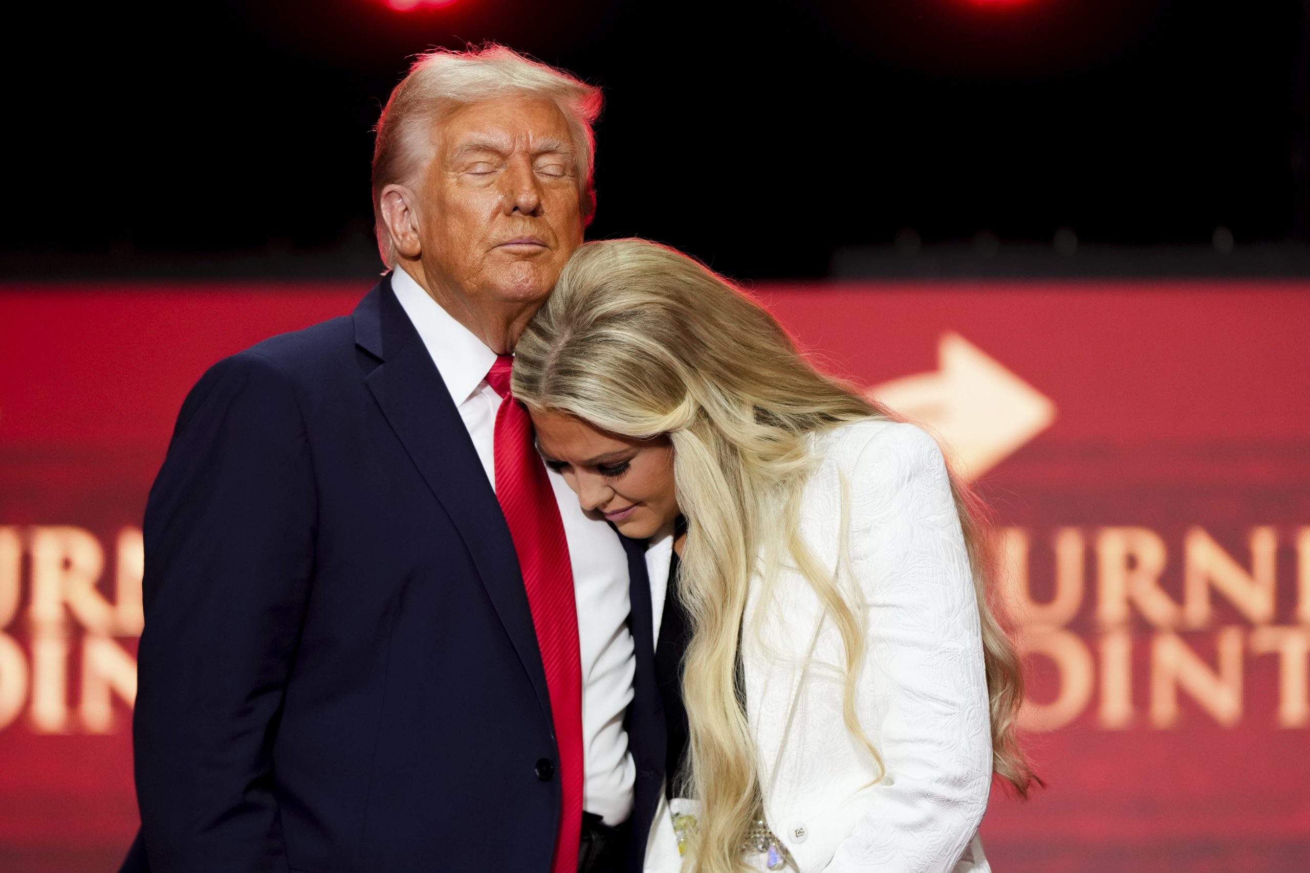 Trump se împacă cu Elon Musk și dă mâna „For Charlie Kirk”, dar nu și cu adversarii politici: „Eu nu-mi iert dușmanii politici. Eu îi urăsc”