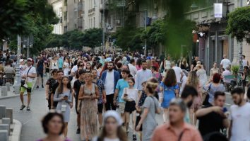 Astăzi te poți bucura din plin de Zilele Bucureștiului. Ai parte de parade, spectacole, proiecții, concerte și bătaie cu flori în aer liber