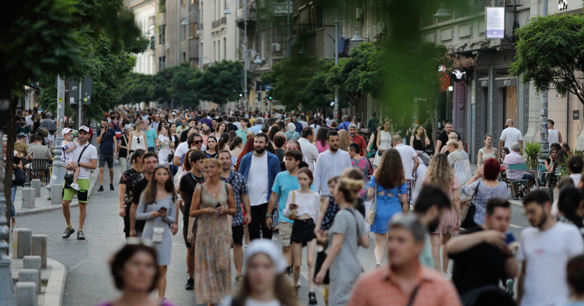 Astăzi te poți bucura din plin de Zilele Bucureștiului. Ai parte de parade, spectacole, proiecții, concerte și bătaie cu flori în aer liber