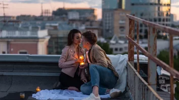 Bărbații preferă date-urile cu A.I.-ul ca să scadă cheltuielile. 17% dintre bărbați spun că au flirtat deja cu un asistent