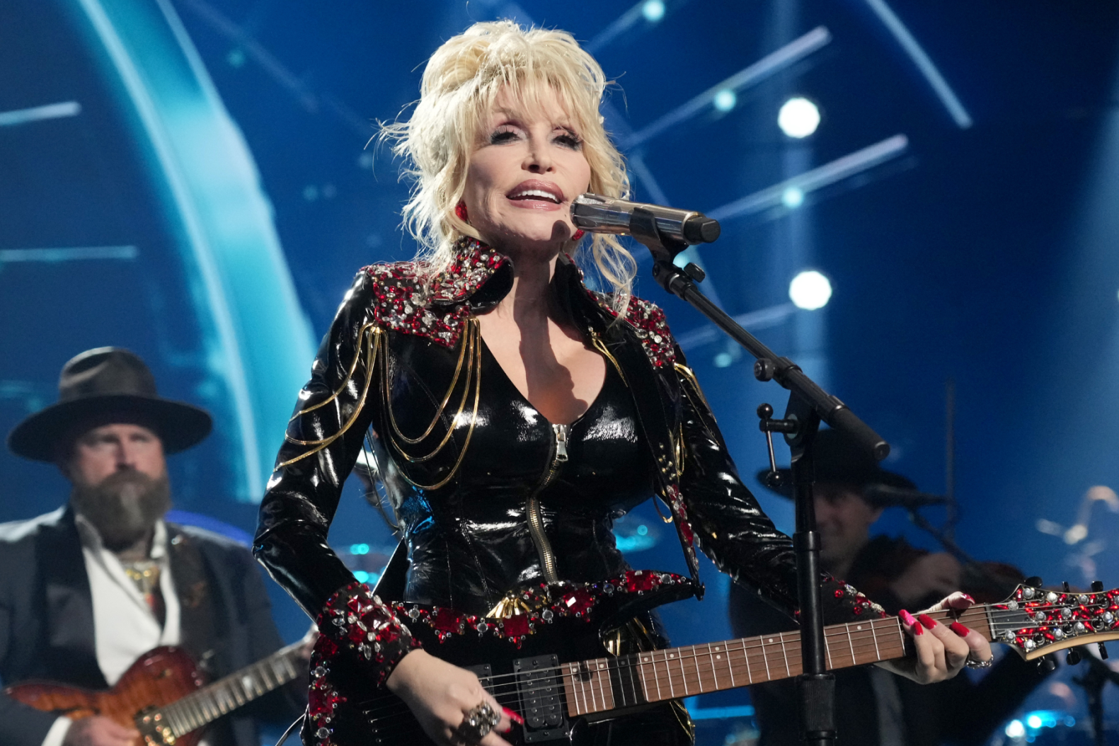 Dolly Parton își amână spectacolele din Las Vegas din cauza „problemelor de sănătate”. „Nu voi renunța”