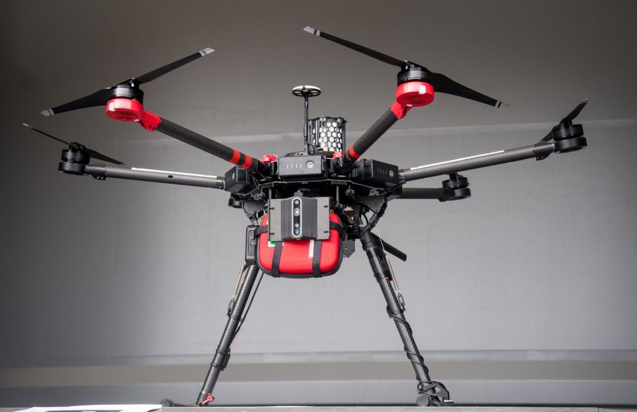 Dronele cu defibrilatoare ar putea ajuta Serviciul Național de Sănătate. Cum funcționează sistemul testat în Marea Britanie