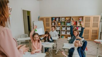 România e pe locul 21 din 27 la sprijin financiar pentru studenți. Daniela Vișoianu, expert: „România nu are resurse să-și susțină tinerii”