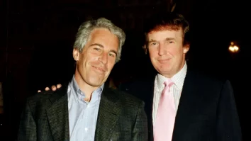 Legislatorii americani au făcut publică o „carte aniversară” a lui Jeffrey Epstein, care conține un bilet presupus semnat de Donald Trump