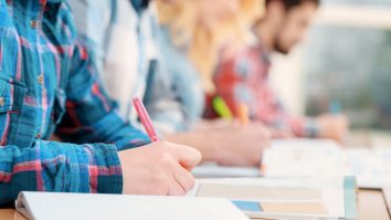 Cât mai e ora de școală? Elevii unui liceu din Washington D.C. primesc 50 de dolari pe săptămână pentru că vin la ore