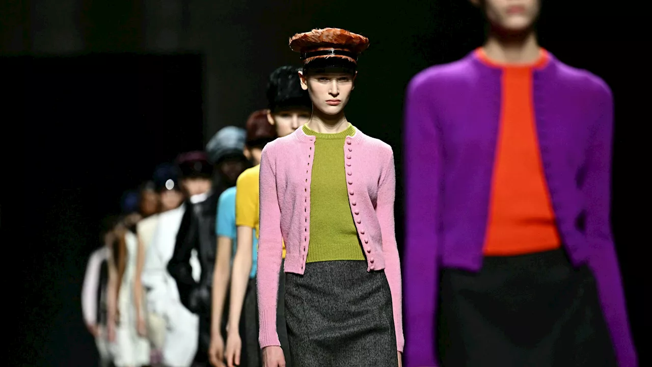 Săptămâna Modei de la Milano continuă și astăzi. Versace va încheia ziua cu prezentarea noii colecții primăvară-vară 2026