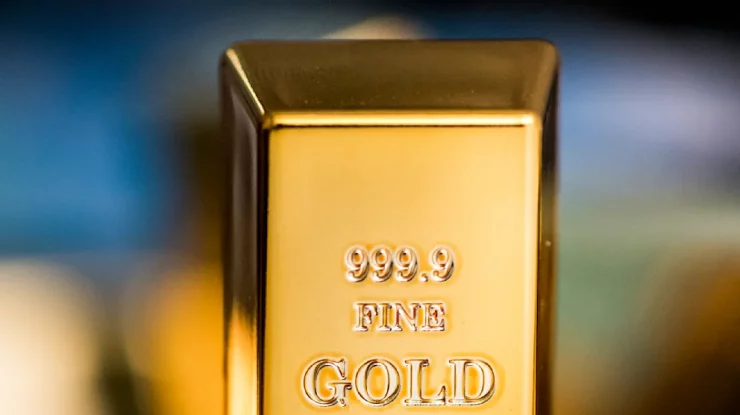 Aurul a depășit pentru prima dată pragul de 3.800 de dolari pe uncie. Ce spun analiștii financiari despre acest record istoric