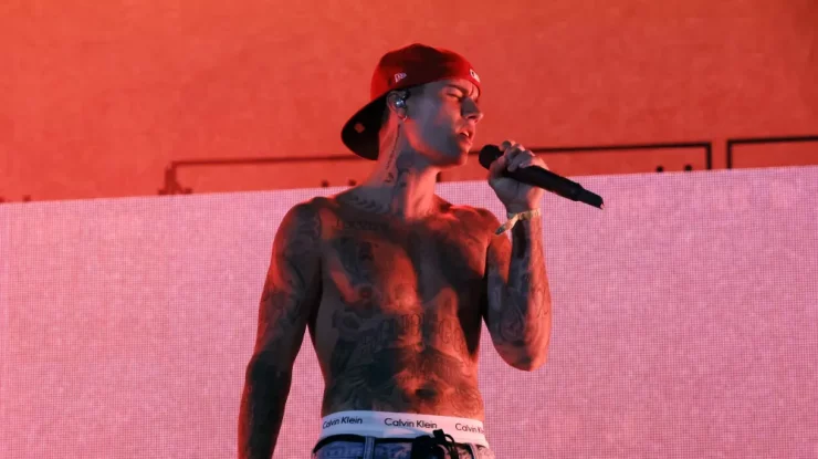 Justin Bieber a lansat un nou album, numit „Swag II”. Fanii pot asculta 23 de piese noi