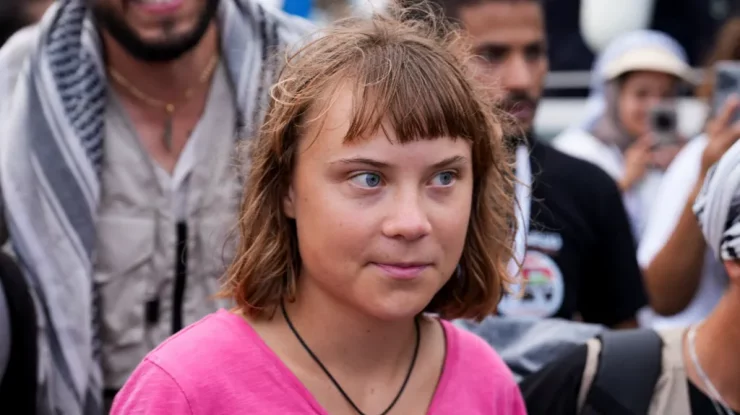 Greta Thunberg a sosit în portul tunisian cu o flotilă formată din 20 de nave încărcate cu ajutoare destinate palestinienilor din Gaza