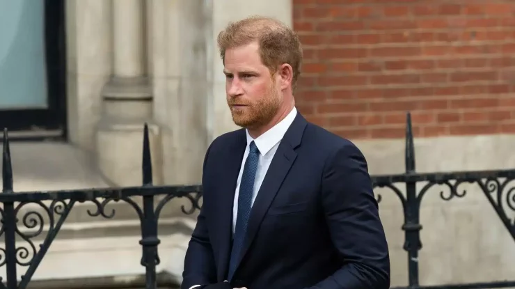 Prințul Harry susține că relatările despre întâlnirea sa cu Regele Charles sunt false. Ducele acuză media că sabotează reconcilierea dintre ei