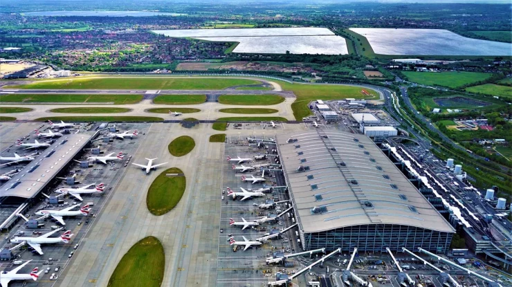 Heathrow devine primul aeroport din Europa care înregistrează 8 milioane de pasageri într-o singură lună