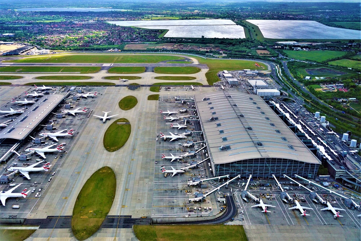 Heathrow devine primul aeroport din Europa care înregistrează 8 milioane de pasageri într-o singură lună