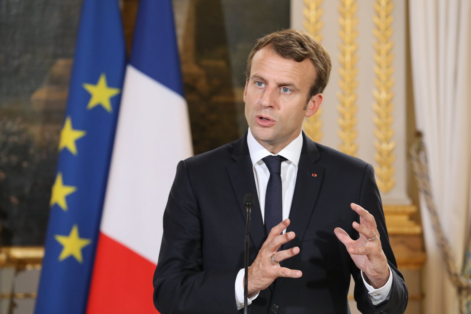 Macron pregătește populația pentru război. Cetățenii francezi primesc începand de luna aceasta un „manual de supraviețuire”