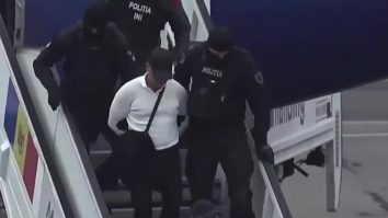 Vladimir Plahotniuc a fost adus ieri dimineață în Republica Moldova. Fostul lider al partidului democrat va fi ținut într-o celulă separată