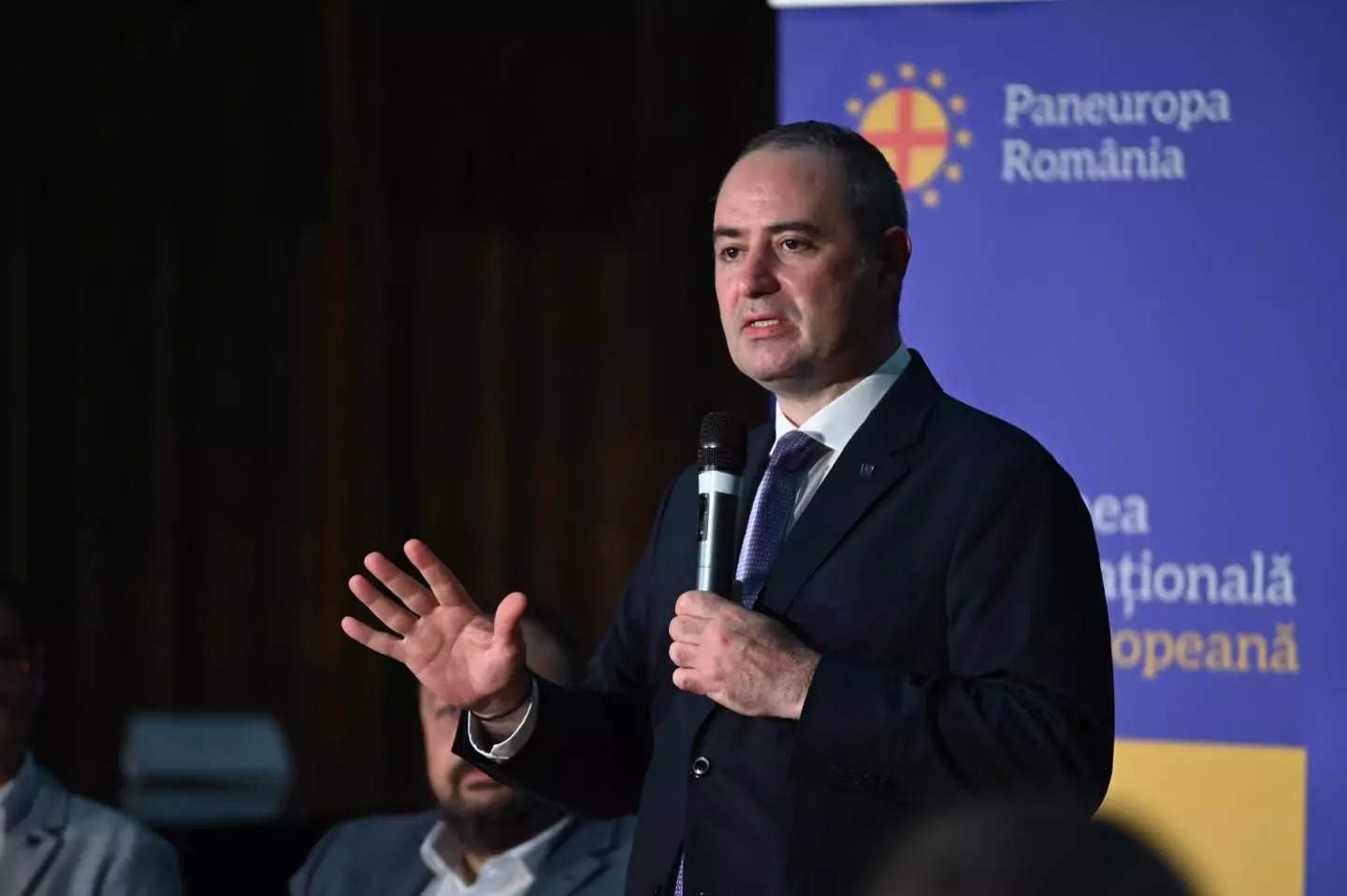 Ministerele nu pot primi la rectificarea bugetară cele 80 de miliarde de lei pe care i-au solicitat. 150 de miliarde de lei vor fi pentru investiţii