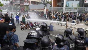 Guvernul din Nepal a ridicat interdicția asupra platformelor de socializare. Poliția a deschis focul asupra protestelor soldate cu 19 morți și răniți