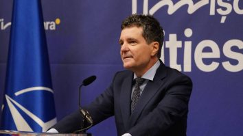 Marele Nicușor sau despre a reconstrui o corabie când te afli în larg