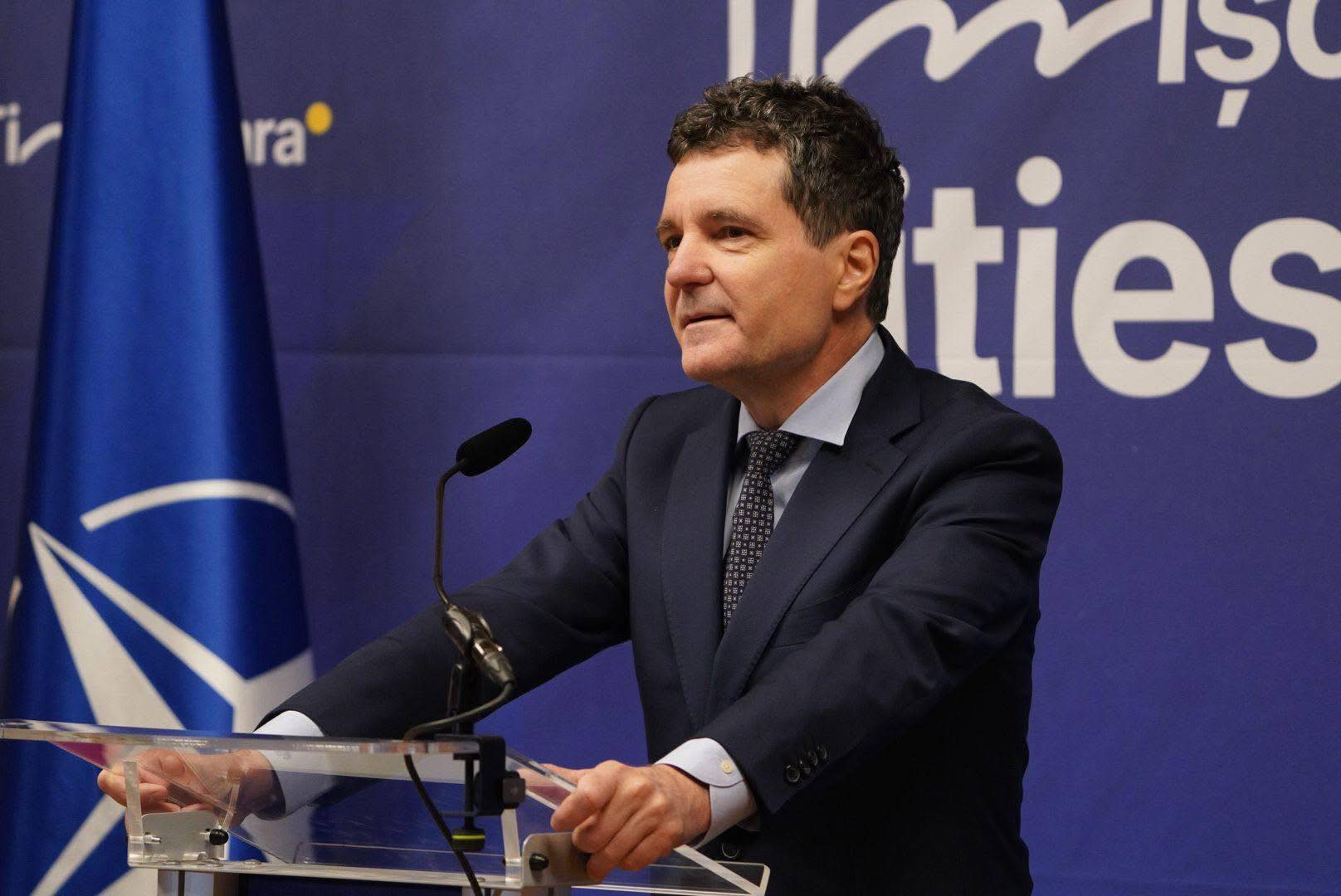 Marele Nicușor sau despre a reconstrui o corabie când te afli în larg