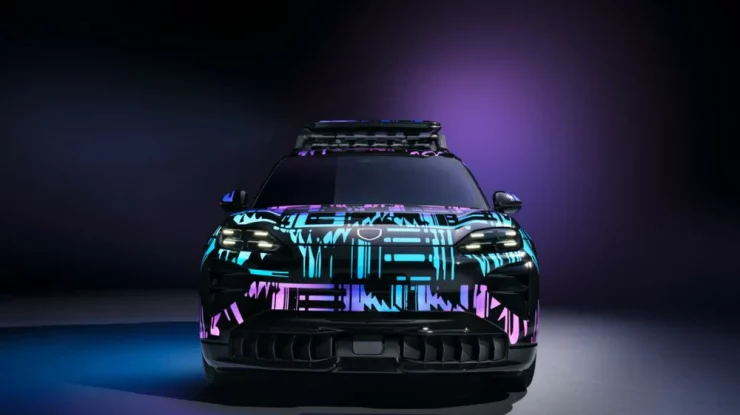 Porsche intră în era încărcării wireless cu Cayenne Electric, primul model echipat cu sistem pe inducție