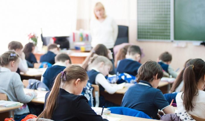 Vești bune pentru profesori! Cadrele didactice care muncesc în weekend primesc două zile libere pentru fiecare zi lucrată