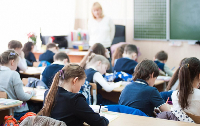 Vești bune pentru profesori! Cadrele didactice care muncesc în weekend primesc două zile libere pentru fiecare zi lucrată