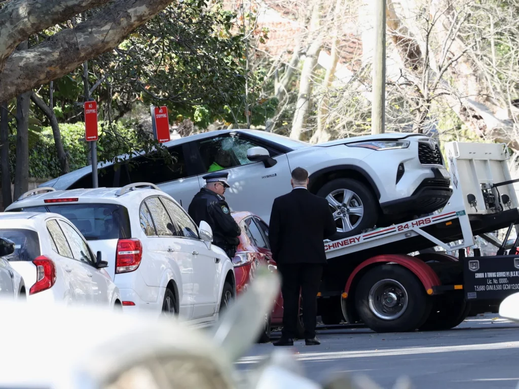 Poliția a arestat un bărbat după ce acesta a izbit mașina de poarta Consulatului Rusiei din Sydney