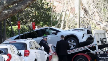 Poliția a arestat un bărbat după ce acesta a izbit mașina de poarta Consulatului Rusiei din Sydney