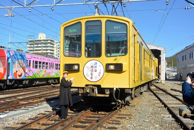 În Japonia, trenurile nu mai sunt doar mijloace de transport, ci experiențe culturale. Cum arată traseul „Trenului Bucuriei”