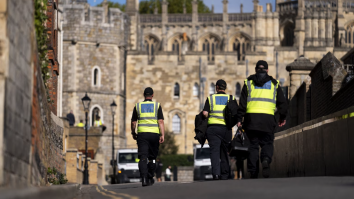 Trei persoane au fost arestate pentru spionaj în Marea Britanie. Poliția a declarat că sunt suspectați de „asistență acordată serviciilor de informații ale Rusiei”