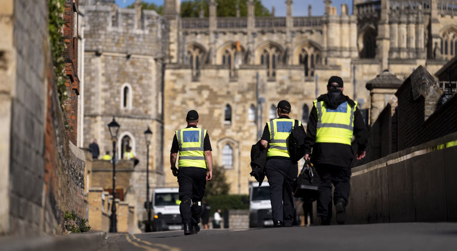 Trei persoane au fost arestate pentru spionaj în Marea Britanie. Poliția a declarat că sunt suspectați de „asistență acordată serviciilor de informații ale Rusiei”