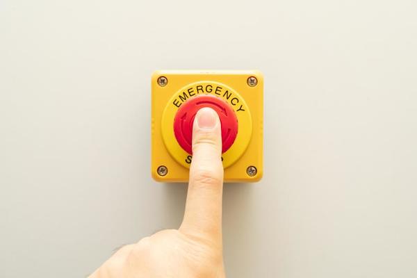 Spitalele vor fi obligate să instaleze butoane de panică lângă pat. Modificarea se aplică spitalelor publice și private