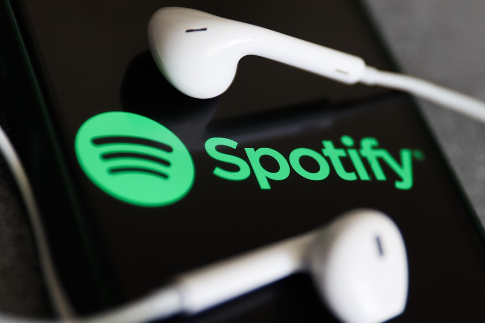 Spotify anunță noi măsuri de protecție împotriva abuzurilor AI. Aplicația a eliminat peste 75 de milioane de piese „spam”