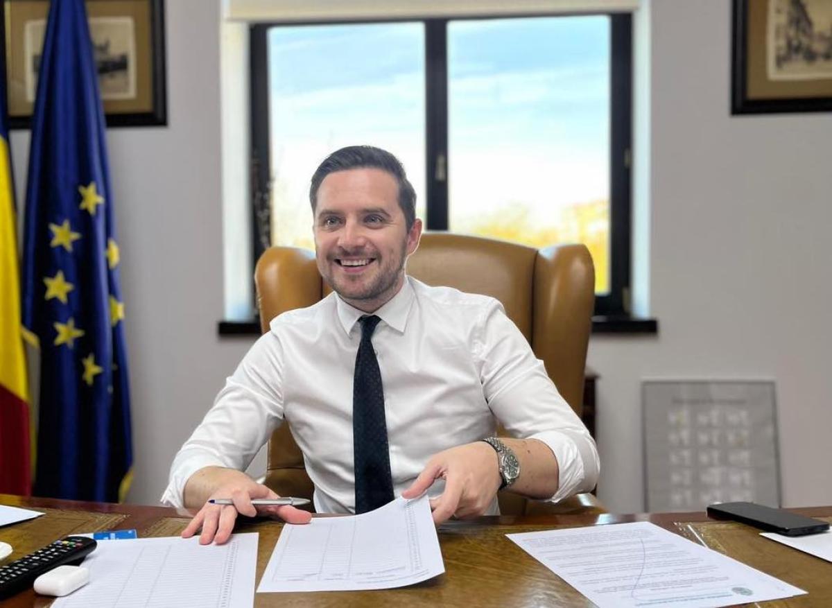 Primarul general interimar, Stelian Bujduveanu, susţine că angajaţii din Primăria Capitalei au cele mai mari salarii din administraţia publică locală
