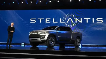 Stellantis testează prima mașină electrică fără încărcător și invertor. Mașina are un sistem care elimină componentele celui de încărcare