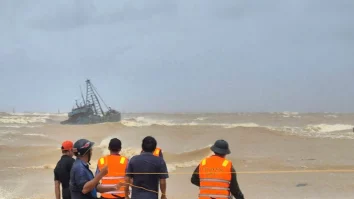 Taifunul Bualoi a provocat cel puțin nouă decese și 17 persoane dispărute în centrul Vietnamului. Mii de oameni au fost evacuați