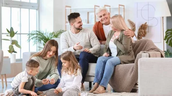 Eurostat: Tinerii români pleacă de acasă la 27 de ani. Pe ce loc se află România în clasamentul european