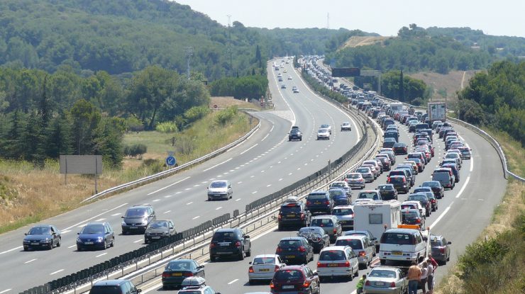 Ultimul weekend înainte de începerea școlii aduce aglomerație. Infotrafic anunță trafic intens pe A1 București – Pitești și pe DN7, inclusiv Valea Oltului