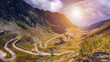 Transfăgărășan împlinește astăzi 51 de ani. În 2009, Top Gear a pus Drumul Național 1C pe harta mondială a turismului