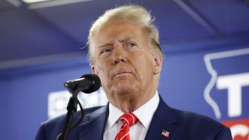 Oregon dă în judecată Administrația Trump pentru planul de a desfășura Garda Națională: „Nu cădeți în încercarea Președintelui de a incita la violență”