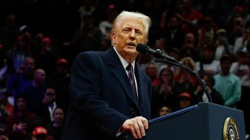 Donald Trump este pe cale să medieze pacea dintre Rusia și Ucraina. Adrian Zuckerman, fostul ambasador al SUA la București: „România trebuie să lucreze mai mult cu America”