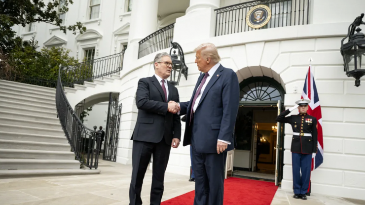 „Putin m-a lăsat baltă”, spune Donald Trump, în timpul discursului ținut într-o conferință comună cu Premierul britanic Keir Starmer