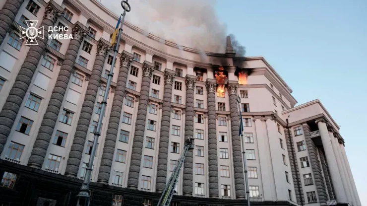 Clădirea Guvernului din Kiev a fost atacată pentru prima dată de la începutul războiului